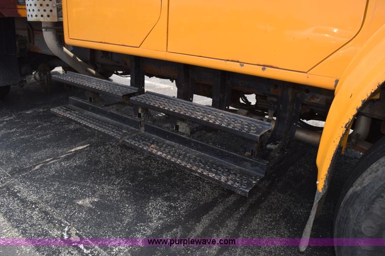 image for item K6206 2002 International 4900 dump truck