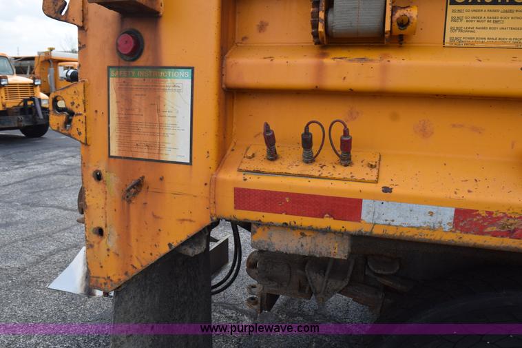 image for item K6206 2002 International 4900 dump truck