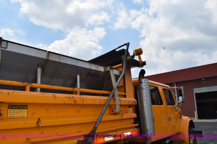 image for item K6206 2002 International 4900 dump truck