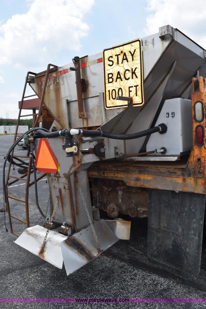 image for item K6206 2002 International 4900 dump truck