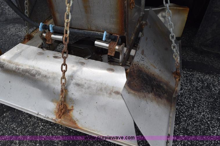 image for item K6206 2002 International 4900 dump truck