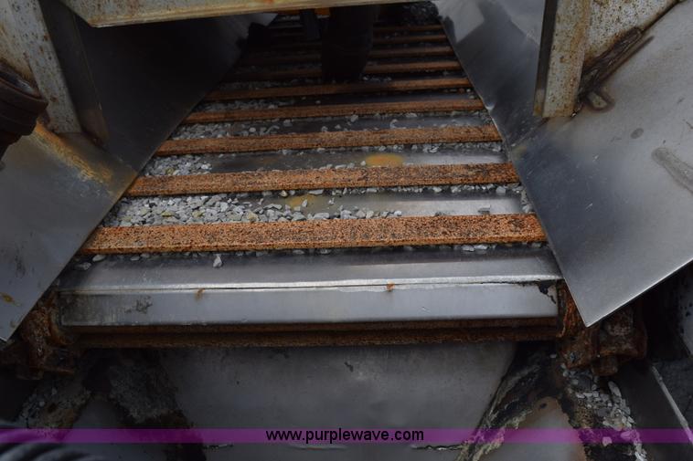 image for item K6206 2002 International 4900 dump truck