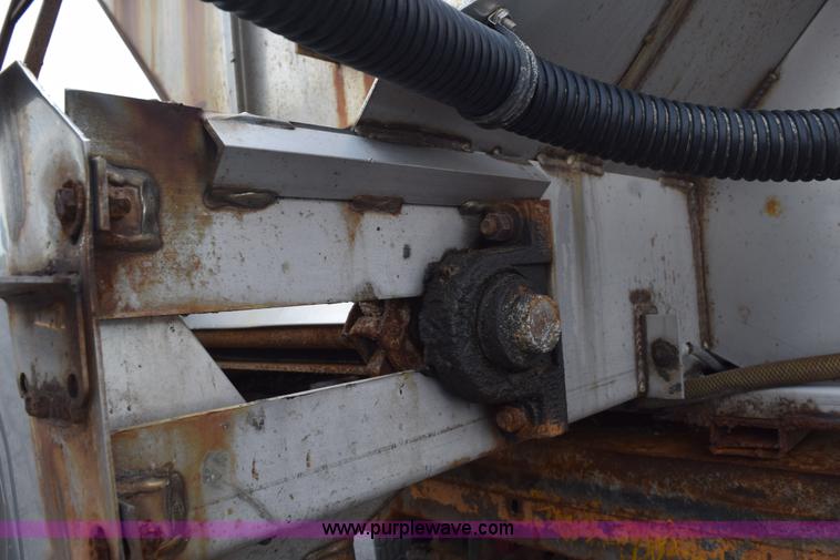 image for item K6206 2002 International 4900 dump truck