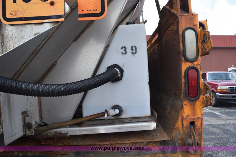 image for item K6206 2002 International 4900 dump truck