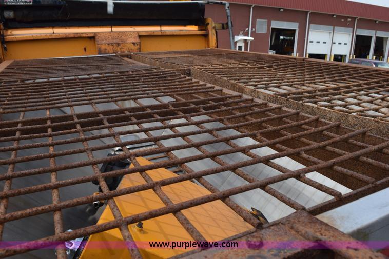 image for item K6206 2002 International 4900 dump truck