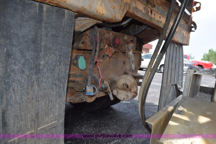 image for item K6206 2002 International 4900 dump truck