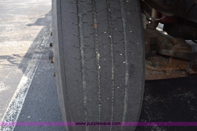 image for item K6206 2002 International 4900 dump truck