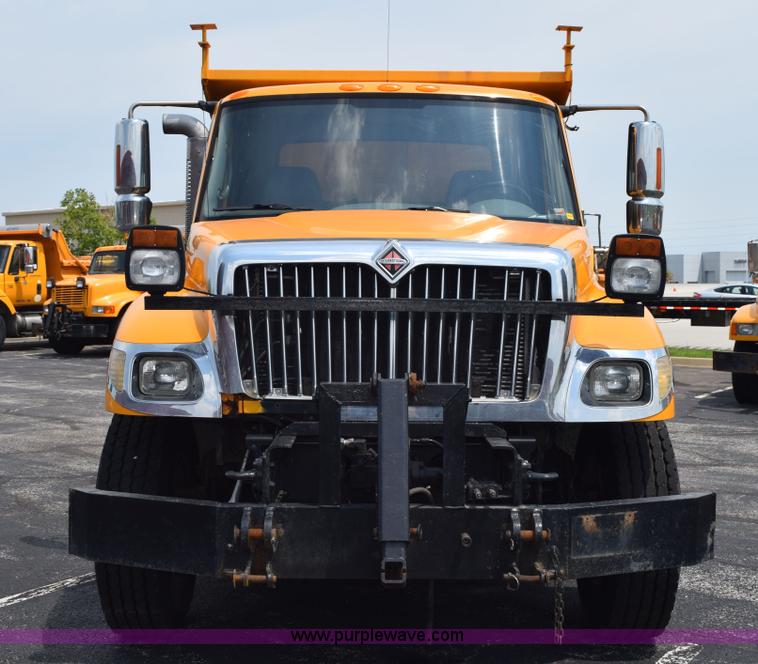 image for item K6207 2006 International 7400 dump truck
