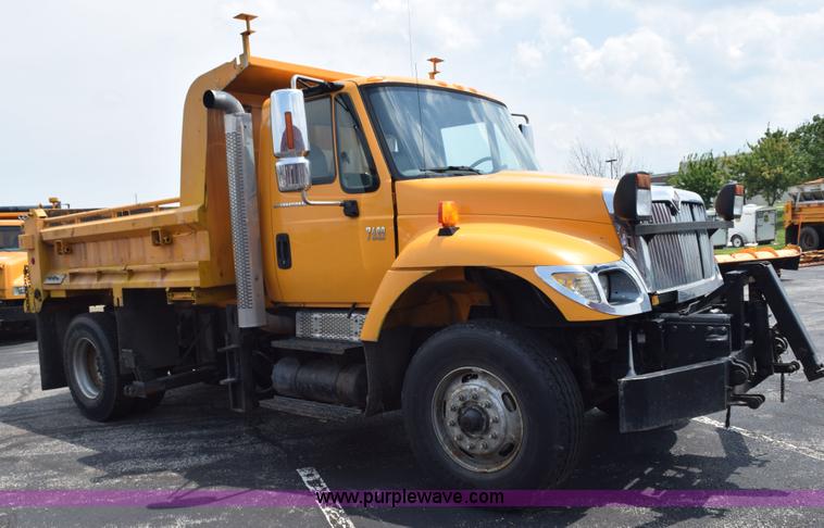 image for item K6207 2006 International 7400 dump truck