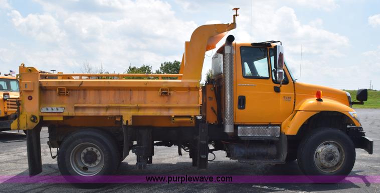 image for item K6207 2006 International 7400 dump truck