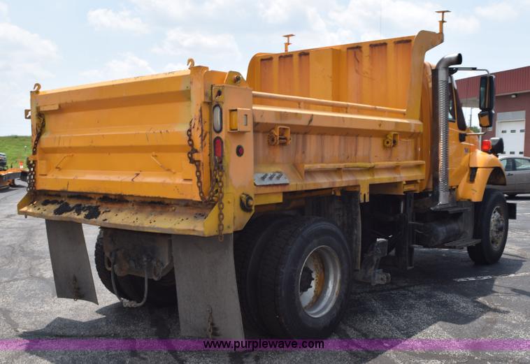 image for item K6207 2006 International 7400 dump truck