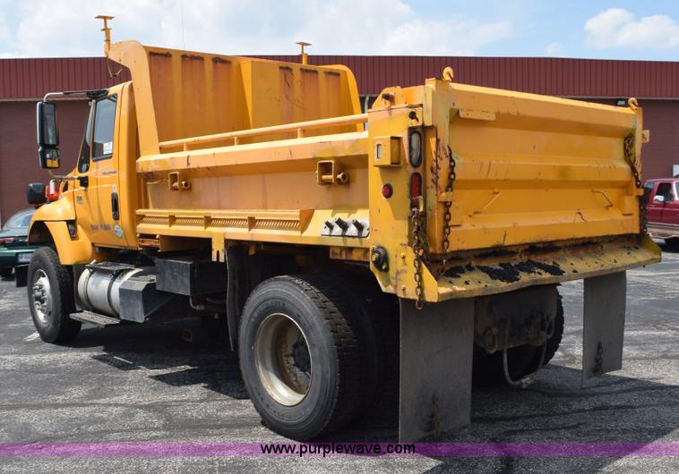 image for item K6207 2006 International 7400 dump truck