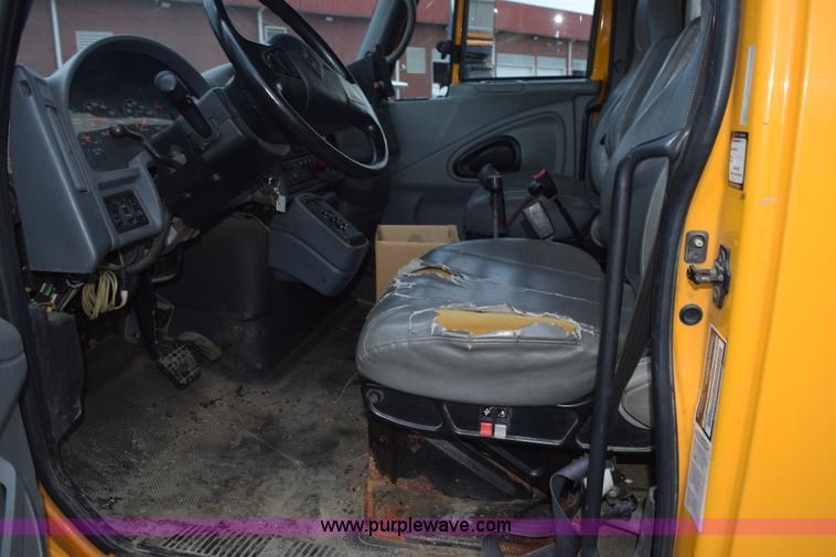 image for item K6207 2006 International 7400 dump truck