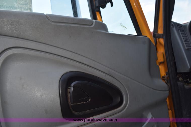 image for item K6207 2006 International 7400 dump truck