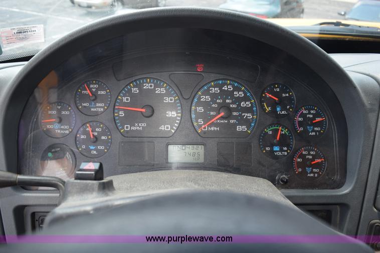 image for item K6207 2006 International 7400 dump truck