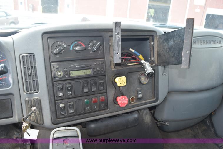 image for item K6207 2006 International 7400 dump truck