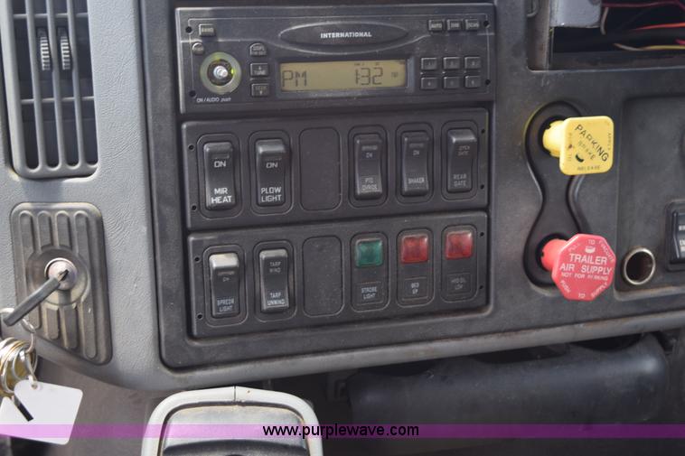 image for item K6207 2006 International 7400 dump truck