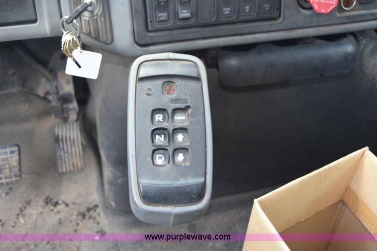 image for item K6207 2006 International 7400 dump truck