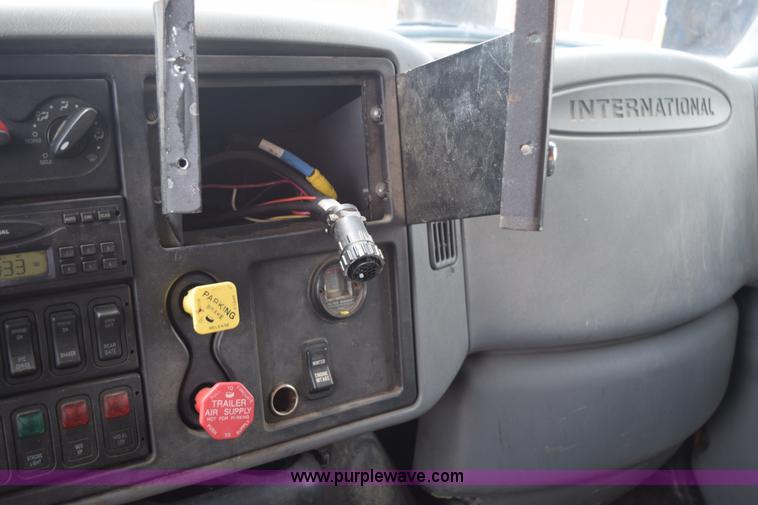 image for item K6207 2006 International 7400 dump truck