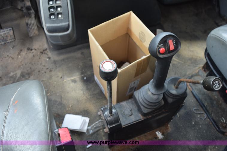 image for item K6207 2006 International 7400 dump truck