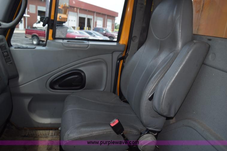 image for item K6207 2006 International 7400 dump truck