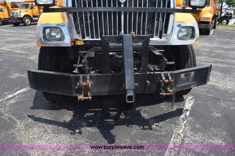 image for item K6207 2006 International 7400 dump truck