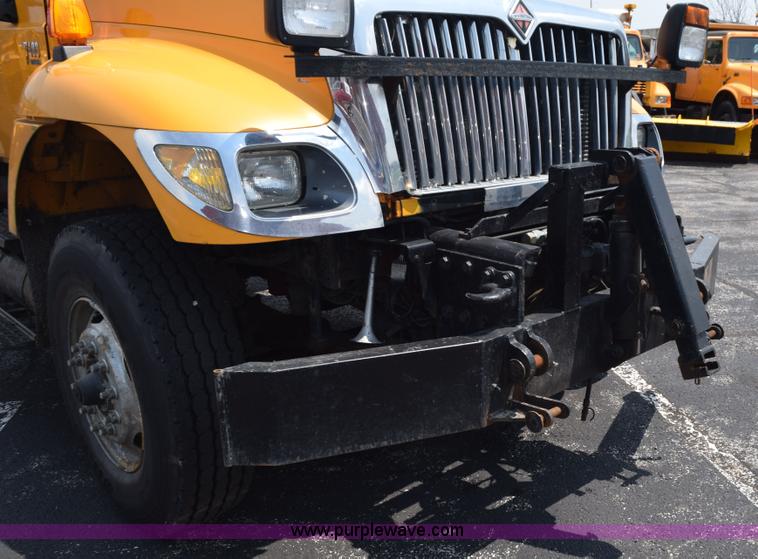 image for item K6207 2006 International 7400 dump truck