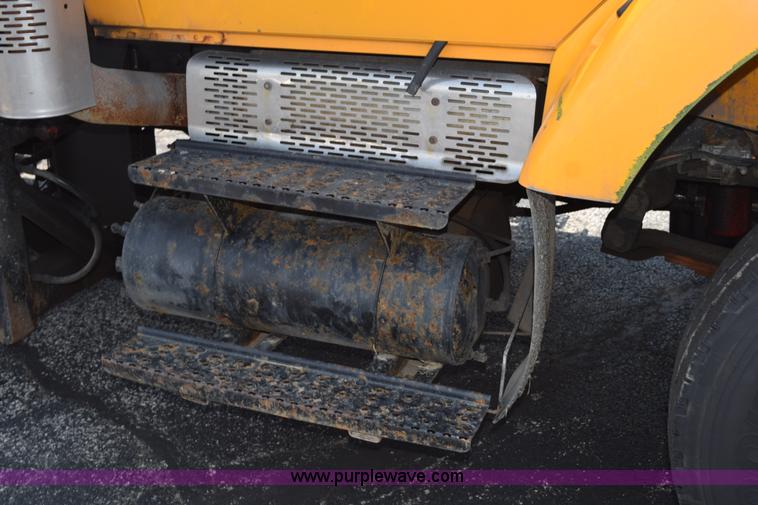 image for item K6207 2006 International 7400 dump truck