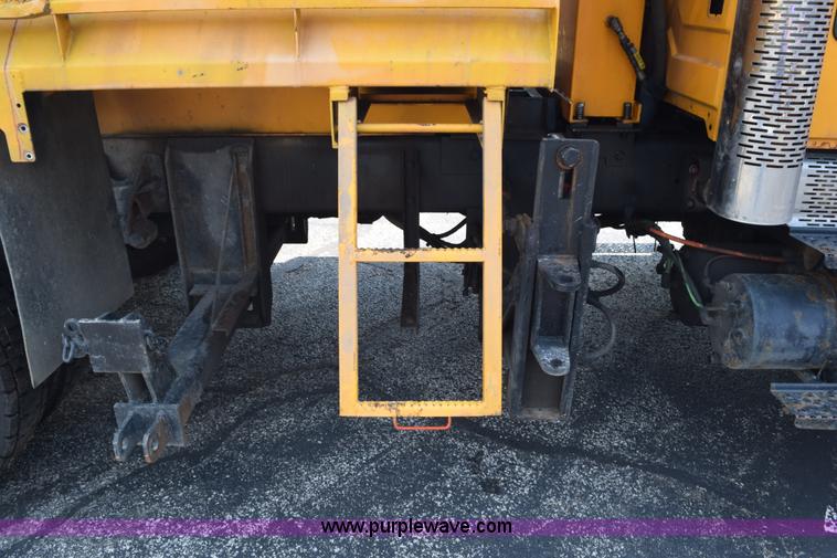 image for item K6207 2006 International 7400 dump truck