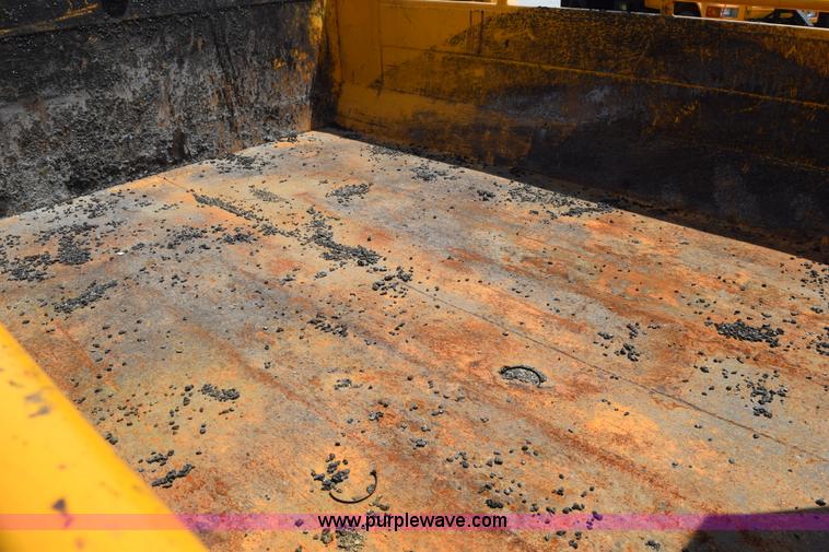 image for item K6207 2006 International 7400 dump truck