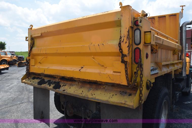 image for item K6207 2006 International 7400 dump truck
