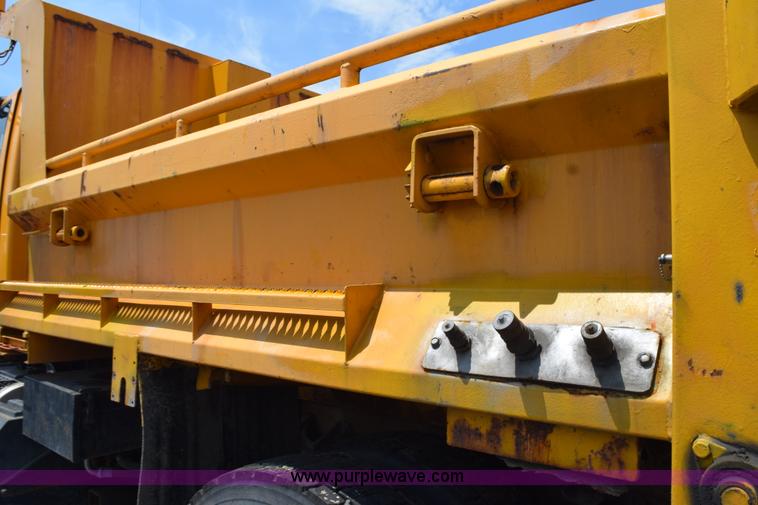 image for item K6207 2006 International 7400 dump truck