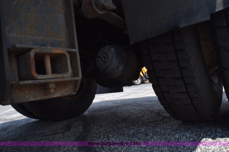 image for item K6207 2006 International 7400 dump truck