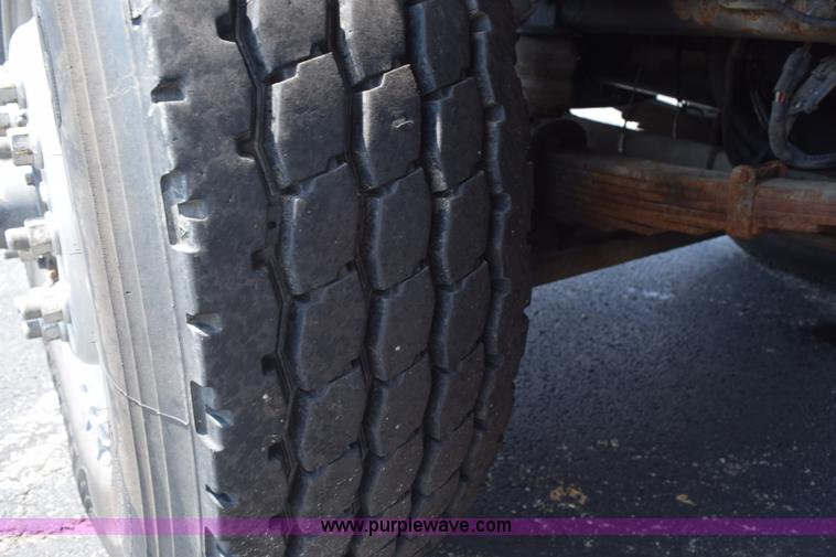 image for item K6207 2006 International 7400 dump truck