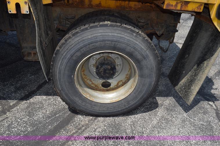 image for item K6207 2006 International 7400 dump truck