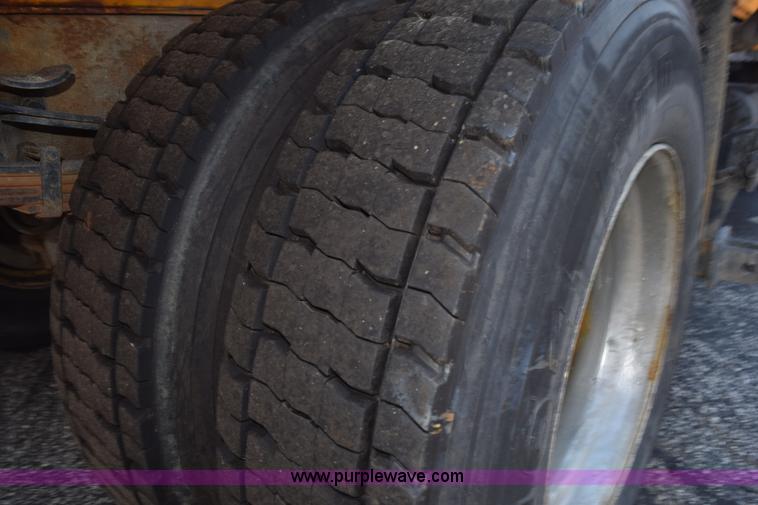 image for item K6207 2006 International 7400 dump truck