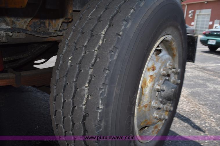 image for item K6207 2006 International 7400 dump truck