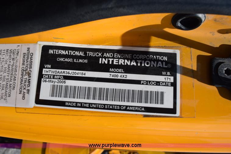 image for item K6207 2006 International 7400 dump truck