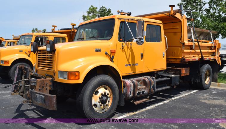 image for item K6208 2002 International 4900 dump truck