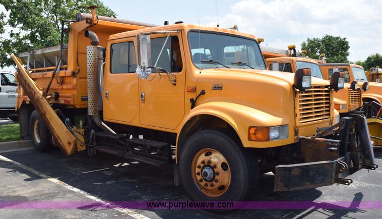 image for item K6208 2002 International 4900 dump truck