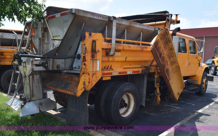 image for item K6208 2002 International 4900 dump truck