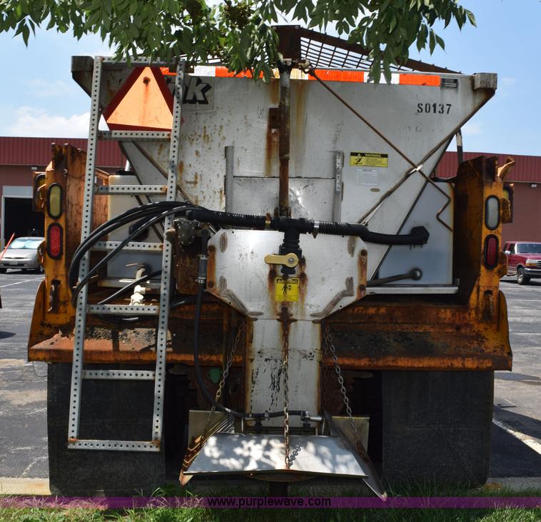 image for item K6208 2002 International 4900 dump truck