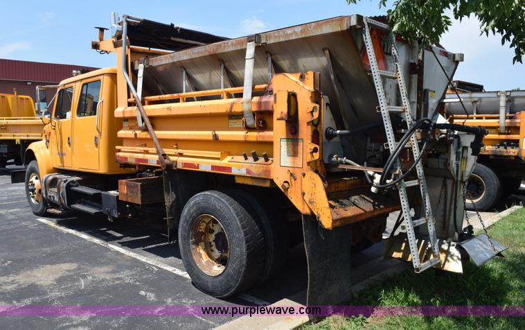 image for item K6208 2002 International 4900 dump truck