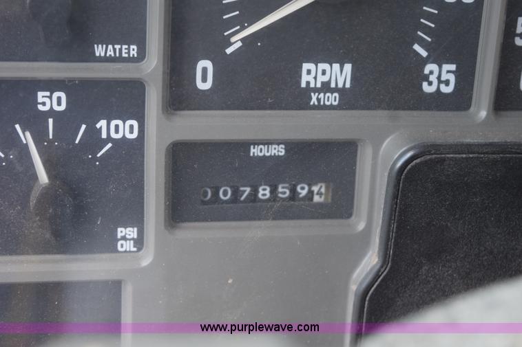 image for item K6208 2002 International 4900 dump truck