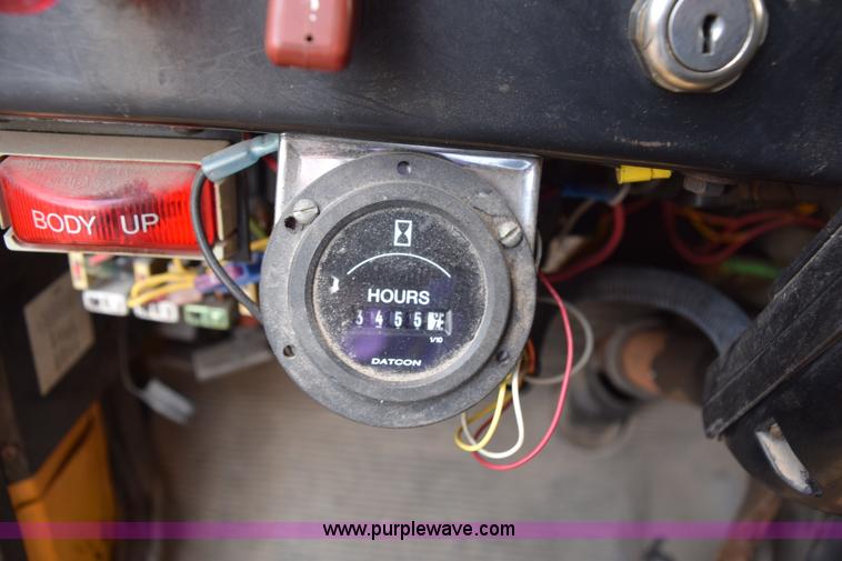 image for item K6208 2002 International 4900 dump truck