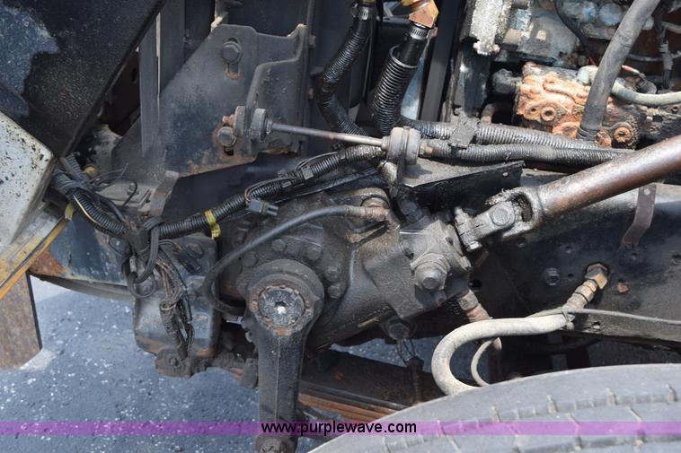 image for item K6208 2002 International 4900 dump truck