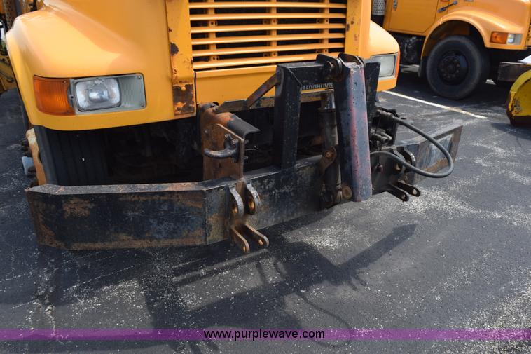 image for item K6208 2002 International 4900 dump truck