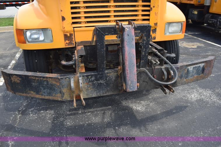 image for item K6208 2002 International 4900 dump truck