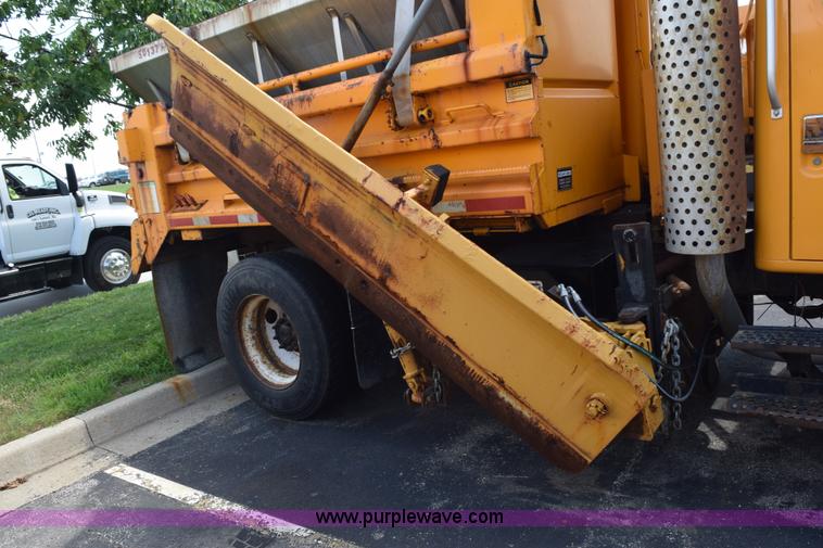 image for item K6208 2002 International 4900 dump truck