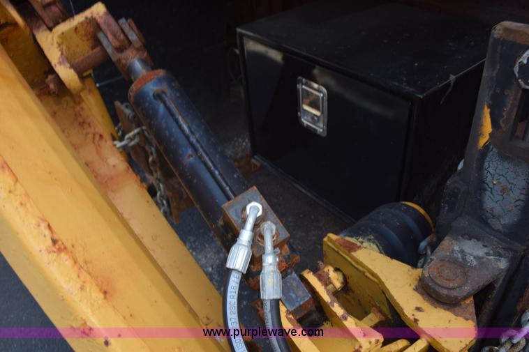 image for item K6208 2002 International 4900 dump truck